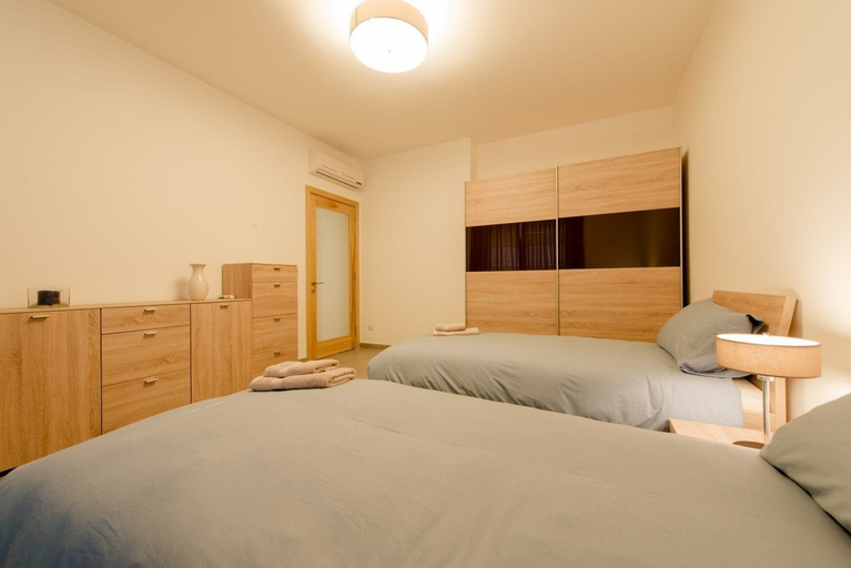 Bedroom 3, Seafront Luxury Apartment, Pool and Great Location
