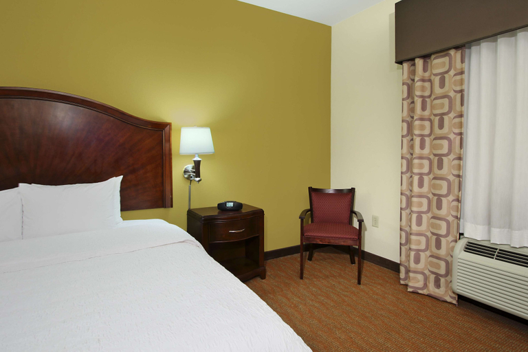 Bedroom 3, Hampton Inn & Suites Conroe - I-45 North, Montgomery