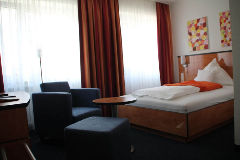 Bedroom 4, Trip Inn Hotel Zum Riesen, Main-Kinzig-Kreis