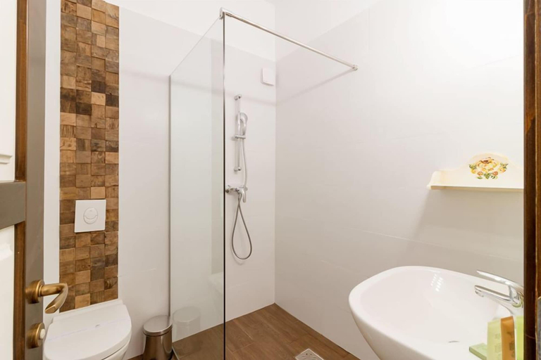 Bathroom 3, Wolkendorf Bio Hotel & Spa, Vulcan