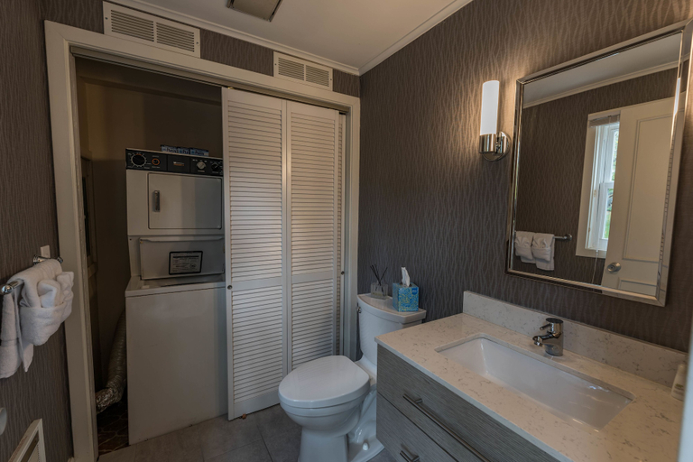 Bathroom 5, Interlaken Inn & Resort, Litchfield