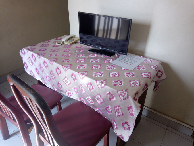 Others 5, Hotel Dorse, Mvita