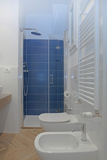 Bathroom 4, Flavourful Flat down Pratello Area - Flat in Bo, Bologna