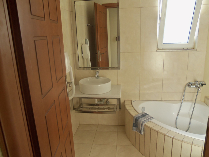 Bathroom 3, Ionio Star Hotel, Crete