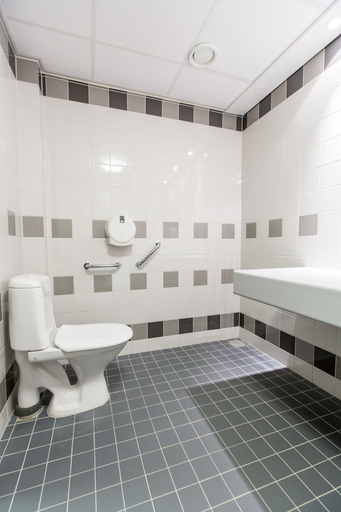 Bathroom 5, Forenom Hostel Vantaa Airport, Uusimaa