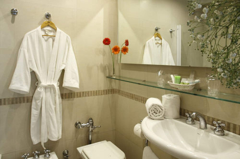 Bathroom 5, El Conquistador Hotel, Distrito Federal