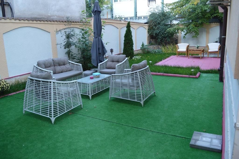 Others 5, Bon Bon Hotel, Stolichna