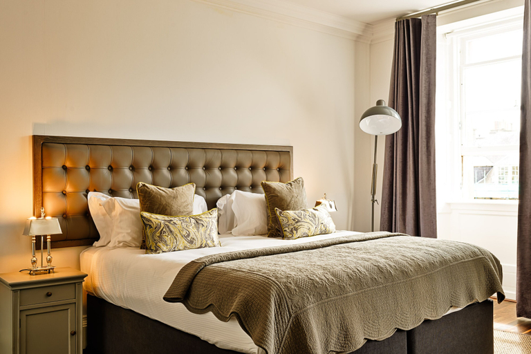 Bedroom 3, JOIVY Luxury George Street Apartments: Forth Suite, Edinburgh