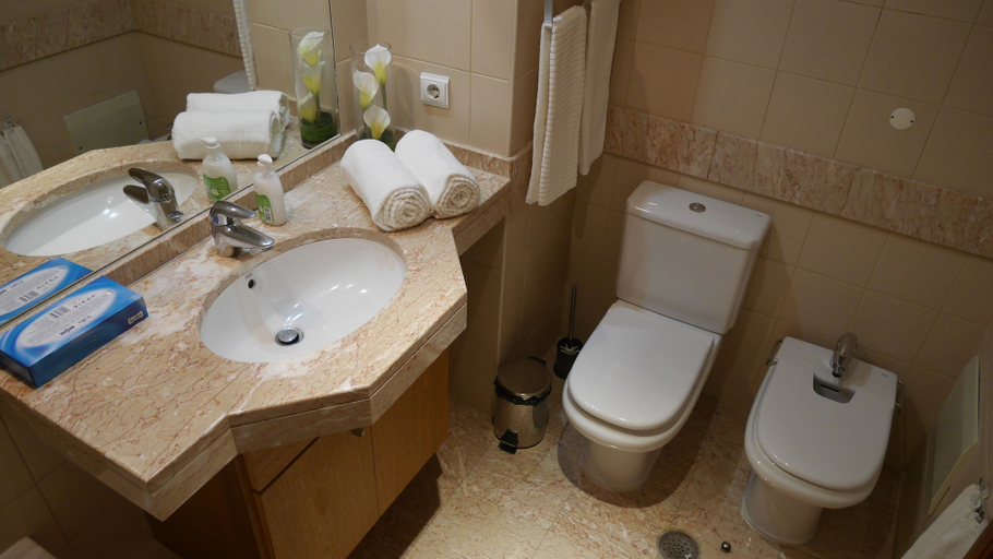 Bathroom 4, Jasmineiro Palms Palace Apartment, Funchal
