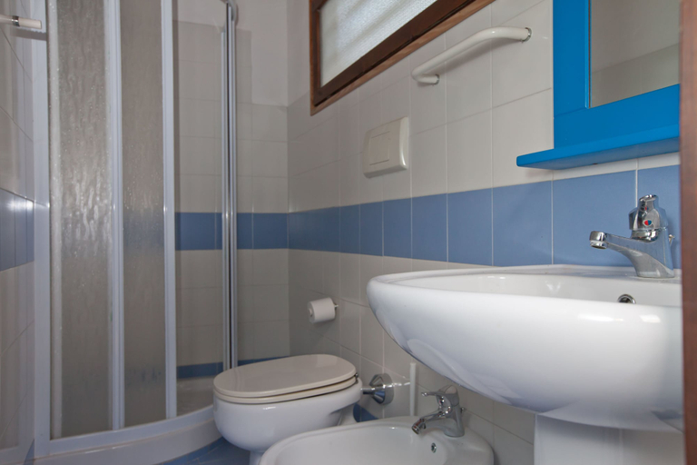 Bathroom 3, Villa Giulia, Cagliari