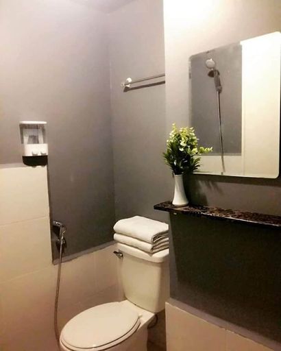 Bathroom, Lime Condo Rentals, Mandaluyong