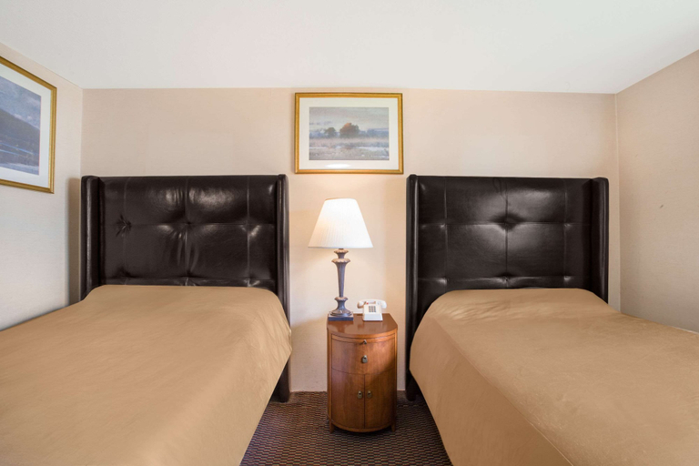 Bedroom 3, Knights Inn Endwell, Broome