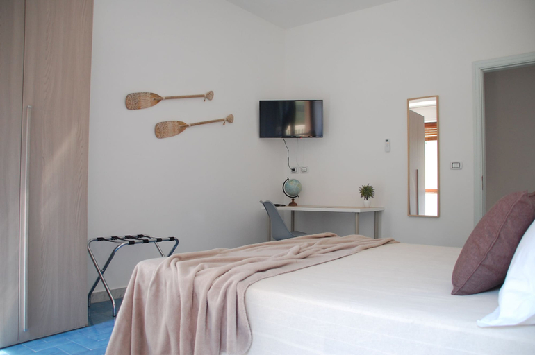 Bedroom 4, Bari Rooms Central Station, Bari