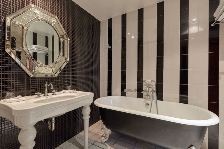 Bathroom 4, Hôtel du Petit Moulin, Haute Couture hotel by Lacroix, Paris