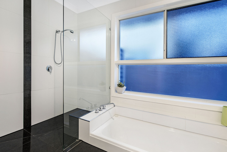 Bathroom 4, Sunrise Executive 5 Bedroom Home, Gold Coast