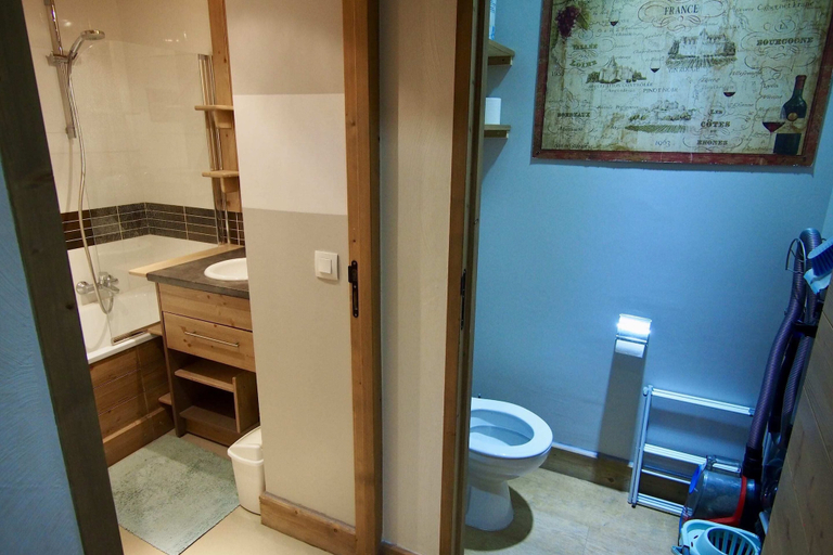 Bathroom 5, RisoulSki Antarès, Hautes-Alpes