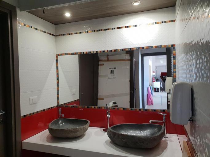Bathroom 5, Villa Giadel, Agrigento