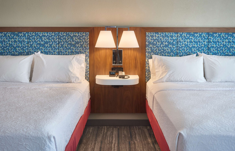 Bedroom 3, Hampton Inn by Hilton Harrisburg West, Cumberland