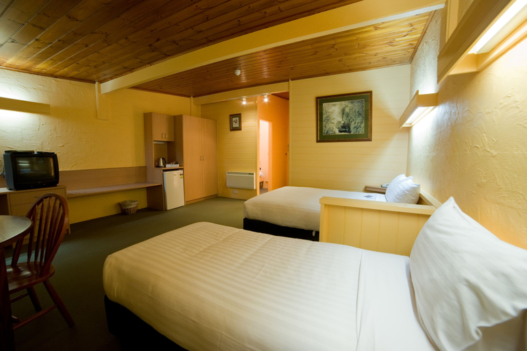 Bedroom 3, Strahan Village, West Coast