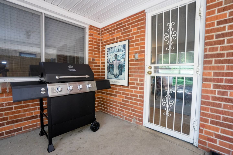 Others 5, The Denver Den in Mayfair Park Enormous Backyard With Grill Sleeps 7, Denver