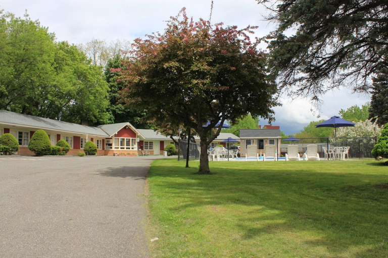 Exterior & Views 2, Berkshire Inn, Berkshire