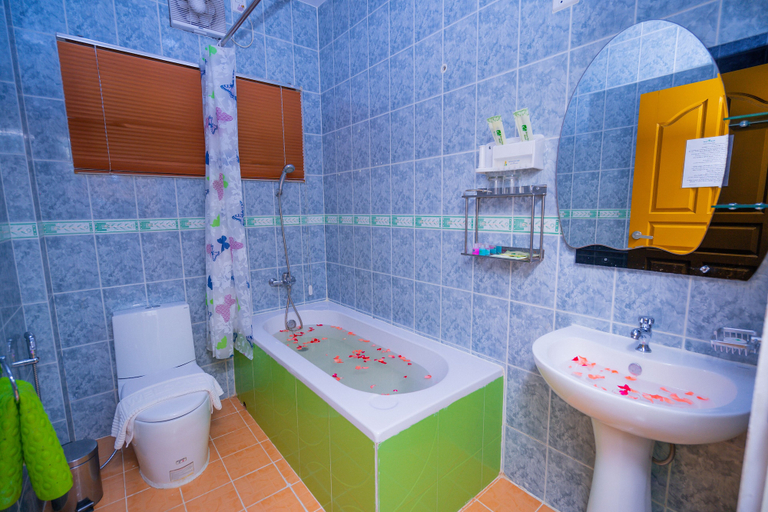 Bathroom 4, Great Feel Hotel, Yangon