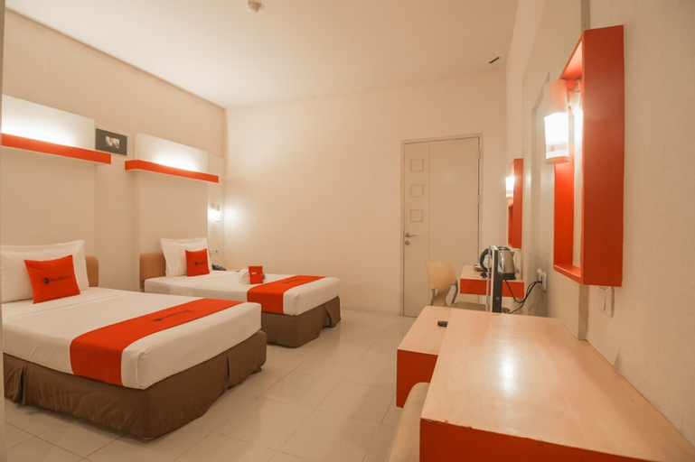 Bedroom 4, RedDoorz Plus near Kampung Gajah 3, Bandung