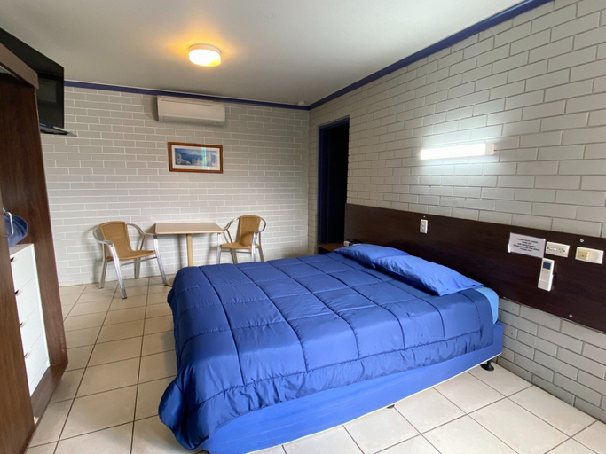 Bedroom 5, Grand Hotel Motel, Belyando