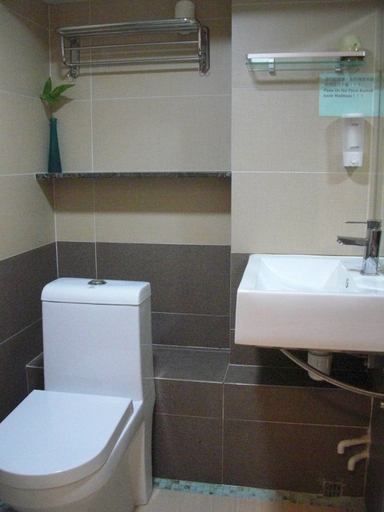 Bathroom 2, Empire Commercial Hotel, Kowloon