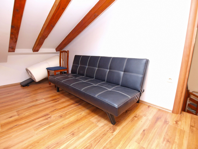 Others 5, Apartment 1175, Pula