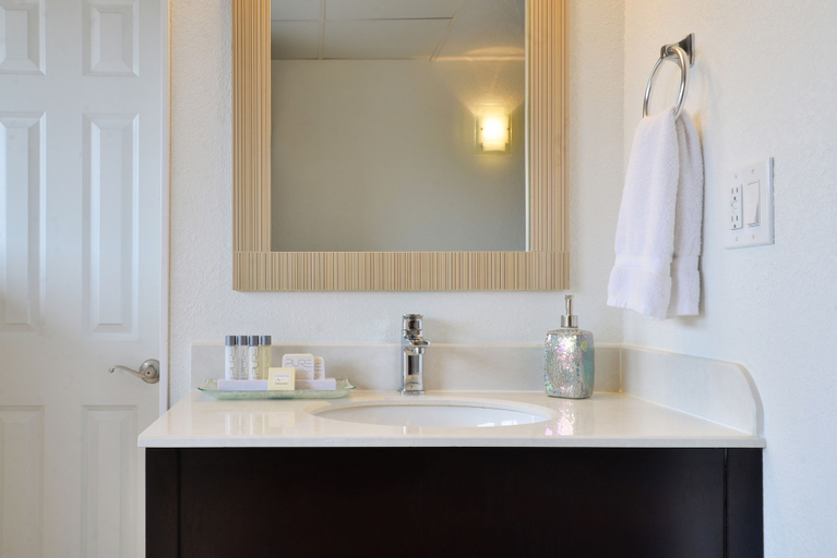 Bathroom 4, Inn at Jericho, Nassau