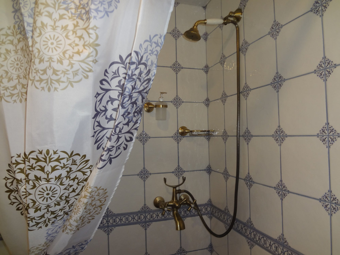 Bathroom 3, Dom na Sennom, Kostroma