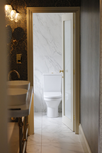Bathroom 4, Oaklands Hall Hotel Grimsby, Lincolnshire
