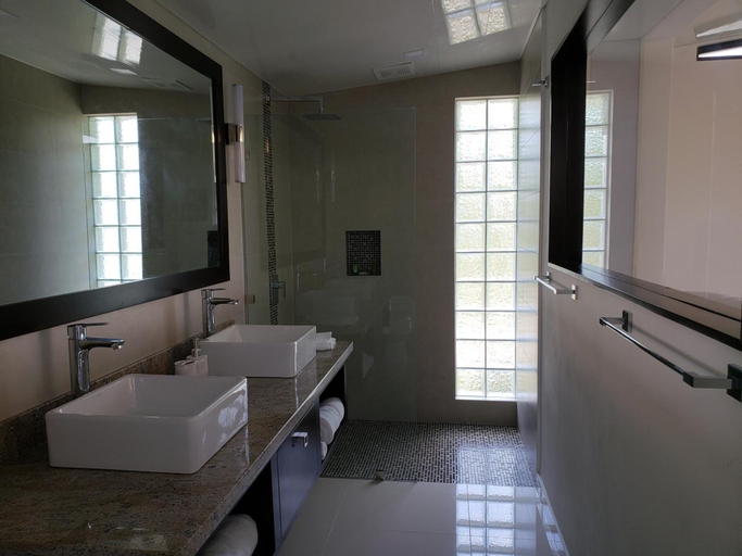 Bathroom 4, Hotel Laguna Arenal, Tilarán