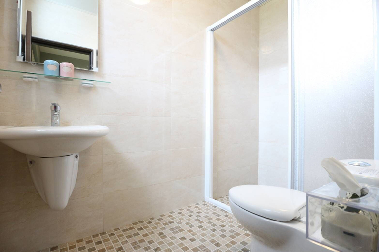 Bathroom 4, Mushroom 30, Taitung