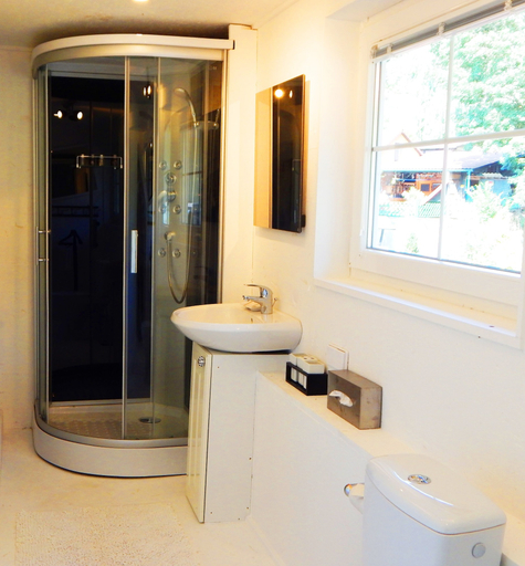 Bathroom 3, Ferienhaus BLACK & WHITE, Wiener Neustadt Land