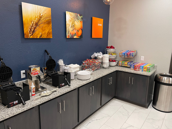 Food & Drinks 5, Comfort Suites Cincinnati University - Downtown, Hamilton