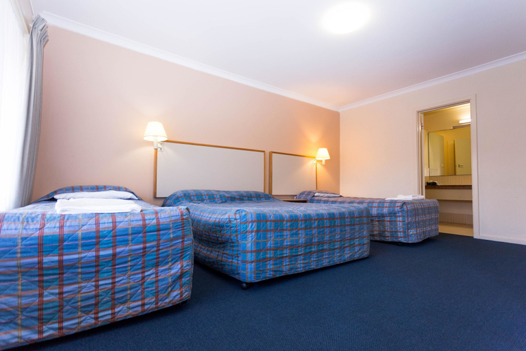 Bedroom 3, Sleepwell Motel, Albany