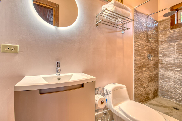 Bathroom 3, Lula's Bed & Breakfast, Bocas del Toro