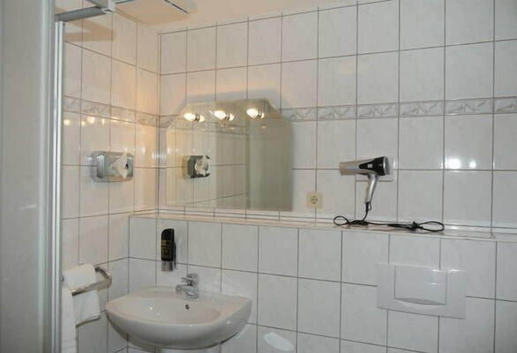 Bathroom 5, Erbenholz Hotel, Region Hannover
