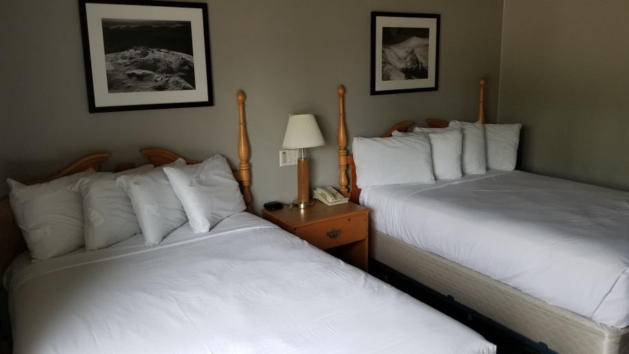 Bedroom 3, The Green Granite North Conway, an Ascend Collection Hotel, Carroll