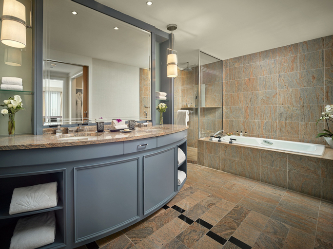 Bedroom 5, Mandarin Oriental, Boston, Suffolk