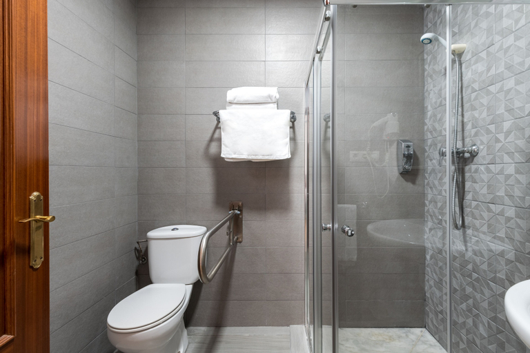 Bathroom 3, Cool Sevilla Hotel, Sevilla