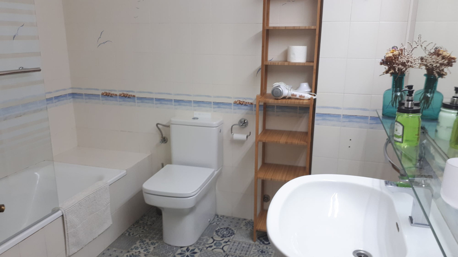 Bathroom, Apartamento a 6 metros del mar en Roses, Girona