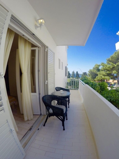 Others 5, Vila Lacman, Hvar