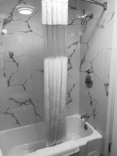 Bathroom 4, Berkshire Inn, Berkshire