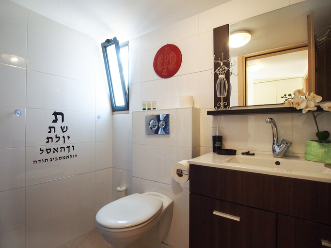 Bathroom, Paamonim Apartments