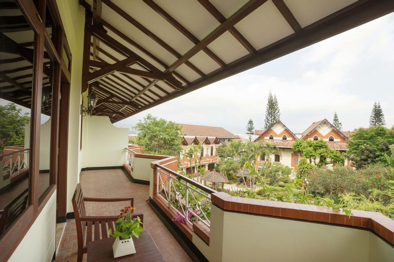 Exterior & Views 29