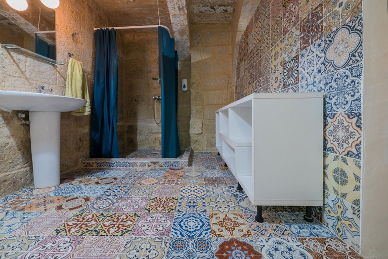 Bathroom, Lucia 182