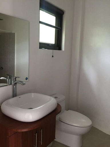 Bathroom 4, The Whitehouse by the Sea, Panglao